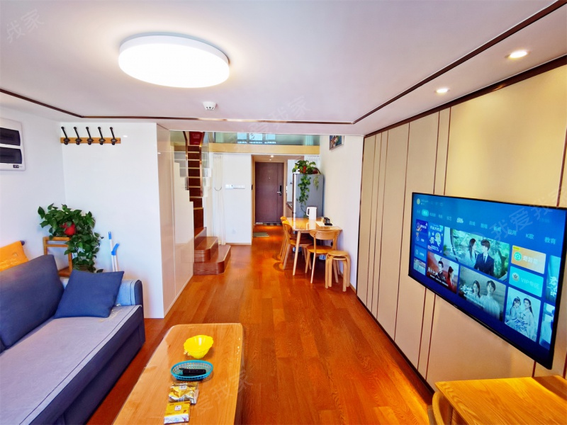 热河南路中海滨江LOFT,精装修交付.拎包入住.环境优美