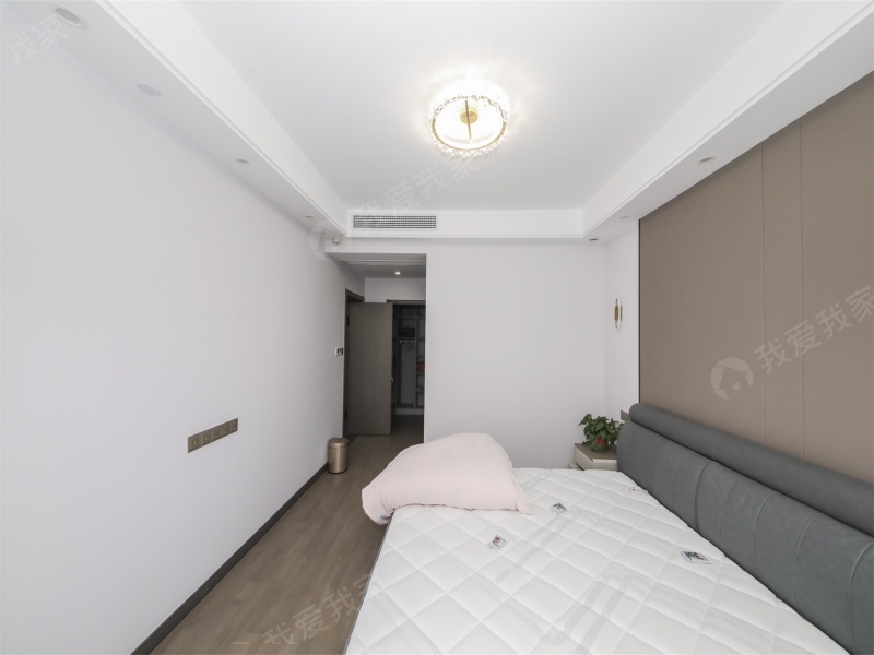 自住装修80万， 业主诚心出售，看中价格可谈，苏州湾景苑西区二手房