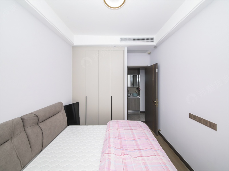 自住装修80万， 业主诚心出售，看中价格可谈，苏州湾景苑西区二手房