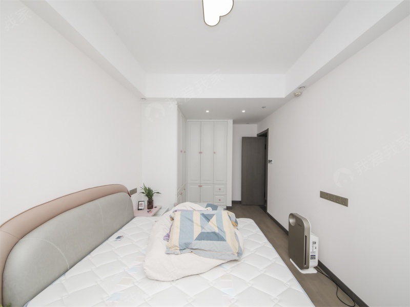 自住装修80万， 业主诚心出售，看中价格可谈，苏州湾景苑西区二手房
