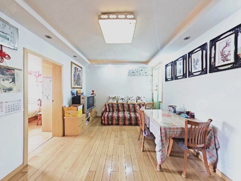 集庆门大街 南湖公园旁 南苑新村 开园带阁楼三室二厅一卫精装二手房