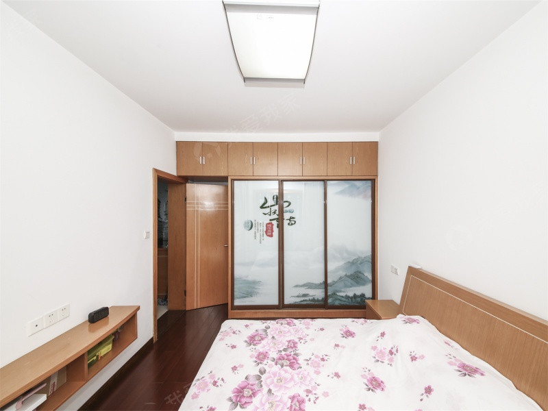 阳光新天地，三室两厅，中楼层，装修保养好，可直接入住二手房
