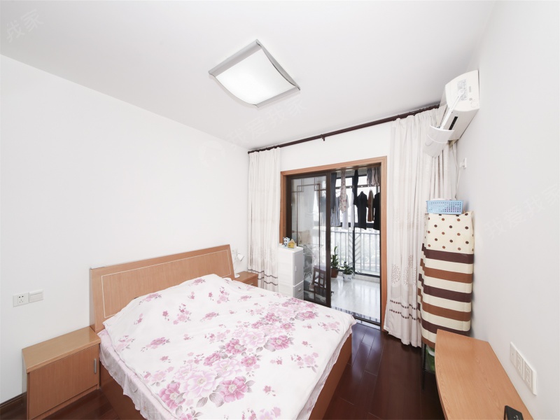阳光新天地，三室两厅，中楼层，装修保养好，可直接入住二手房