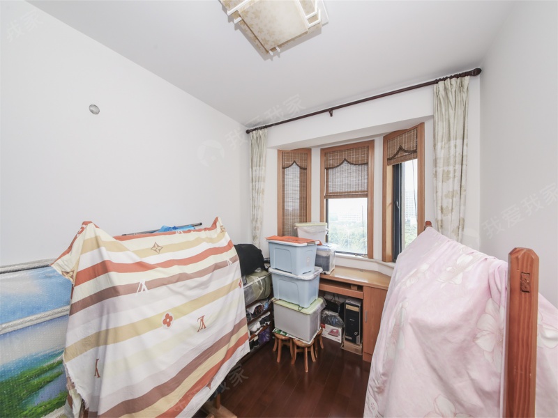 阳光新天地，三室两厅，中楼层，装修保养好，可直接入住二手房