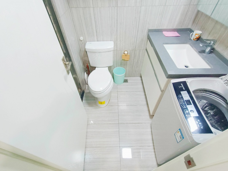 精装修中电颐和家园五期设施齐全拎包入住迈皋桥轨道口看房有密码二手房