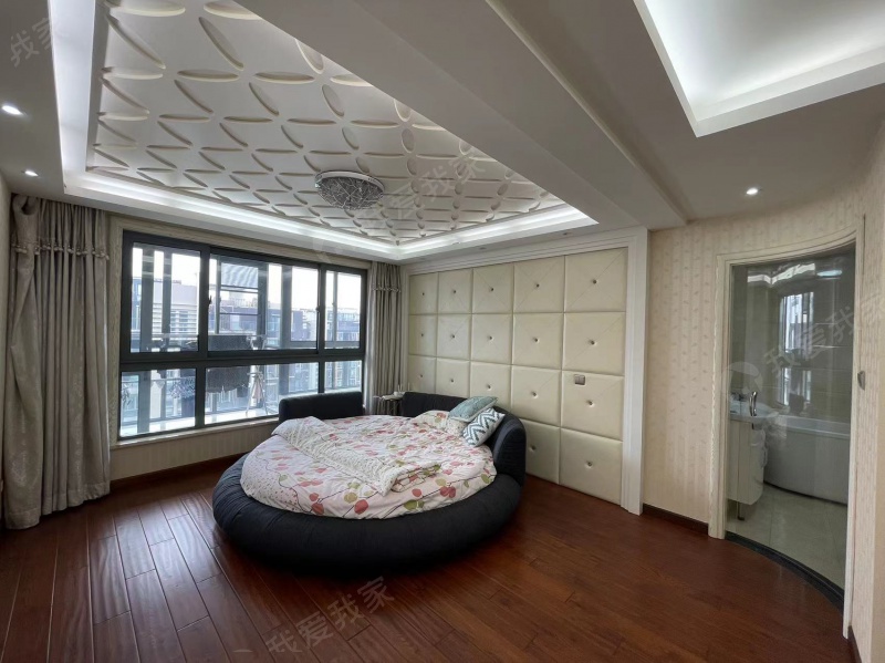 仙林亚东城 东区 大顶跃 墙暖使用面积200多平 有大露台
