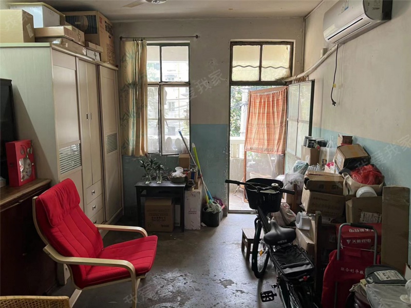 琵琶小区   楼层好 户型好  价格可谈可谈可谈 诚心出售