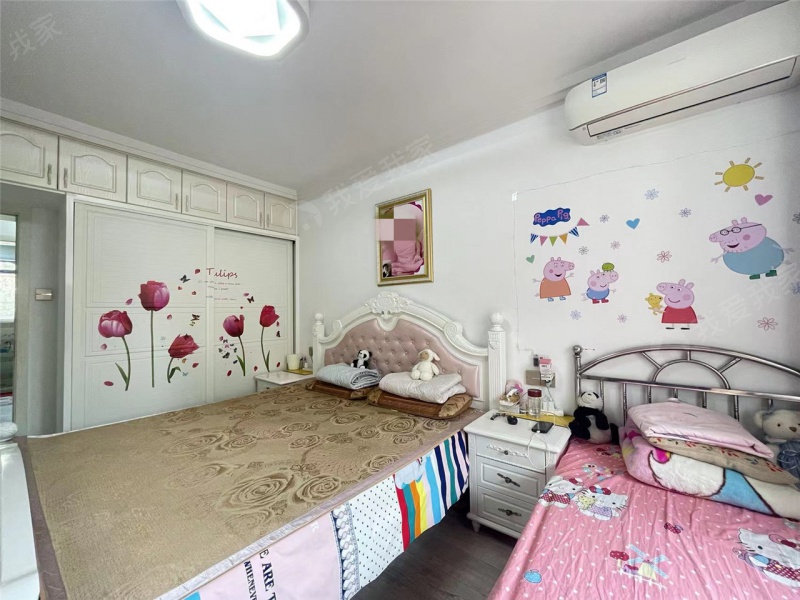 S6底贴口，婚装，全新品质装修，品牌家电送，中间4楼二手房