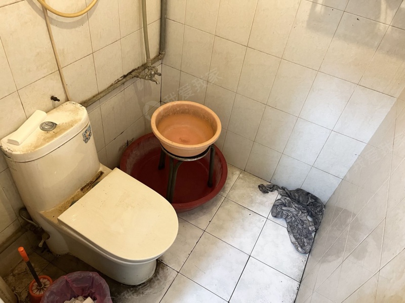 凤栖苑二室一厅小区中间位置不临街，楼层好采光佳二手房