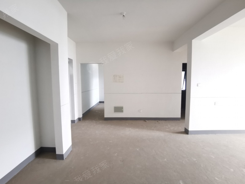 百小湖景同曦国际广场毛坯大两房朝南户型方正看中价格好谈二手房