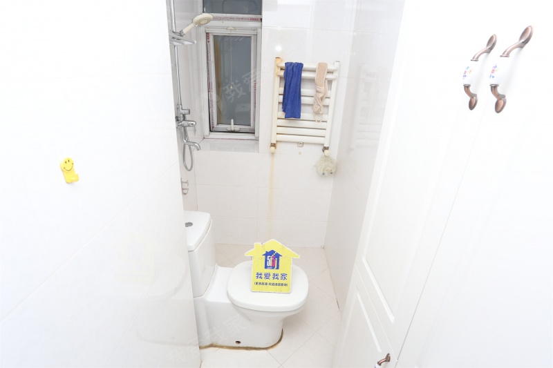 福建里紧邻塘沽火车站，滨海客运站，交通便利生活方便。二手房