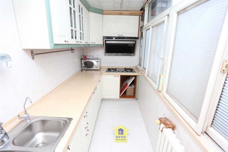 福建里紧邻塘沽火车站，滨海客运站，交通便利生活方便。二手房