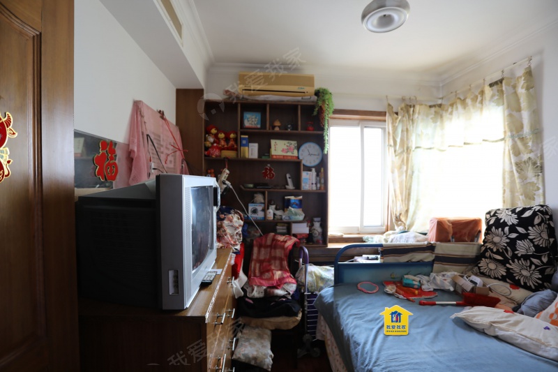 正规两室，房主诚心卖，价位有商量，中间楼层，看房方便二手房