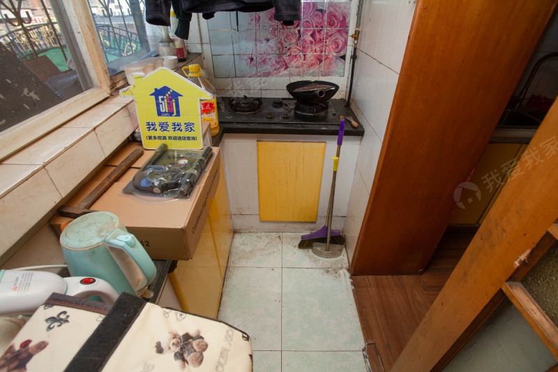 新上万隆花园私产一室 低楼层 房主诚心卖 看房方便二手房