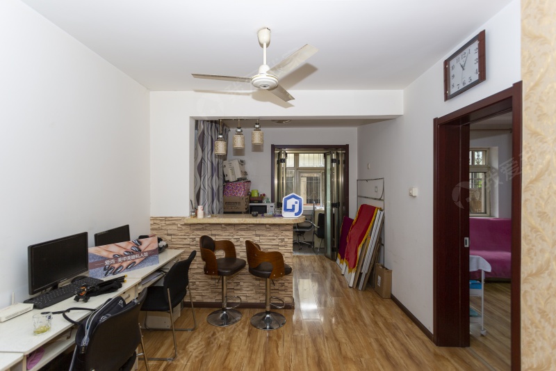 浩达公寓一室一厅距离地铁站1000米，配套成熟，商品房，红桥