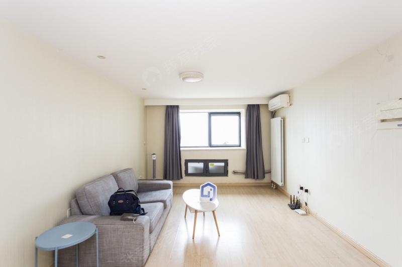 天津我爱我家天津站后广场 东亚风尚国际 loft户型双卫二室 家具家电