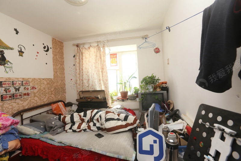 欣荣馨苑 两室，带地下室，中等装修二手房