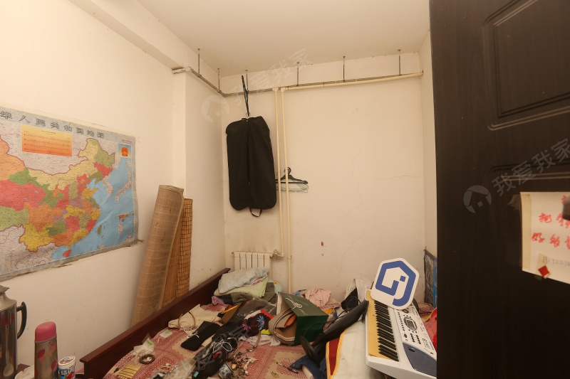 欣荣馨苑 两室，带地下室，中等装修二手房