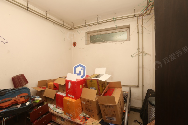欣荣馨苑 两室，带地下室，中等装修二手房