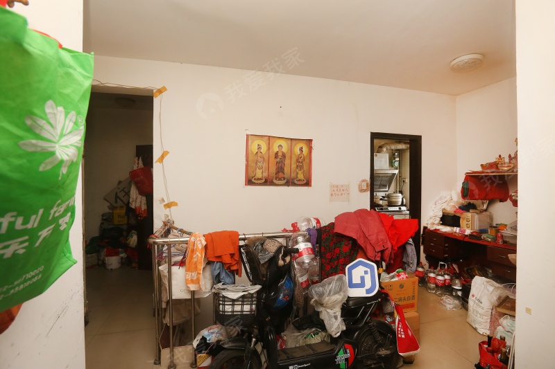 欣荣馨苑 两室，带地下室，中等装修二手房
