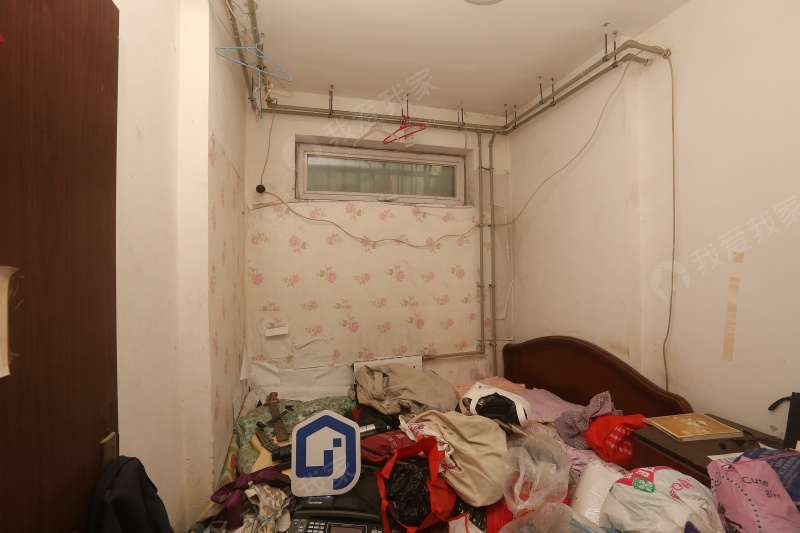 欣荣馨苑 两室，带地下室，中等装修二手房