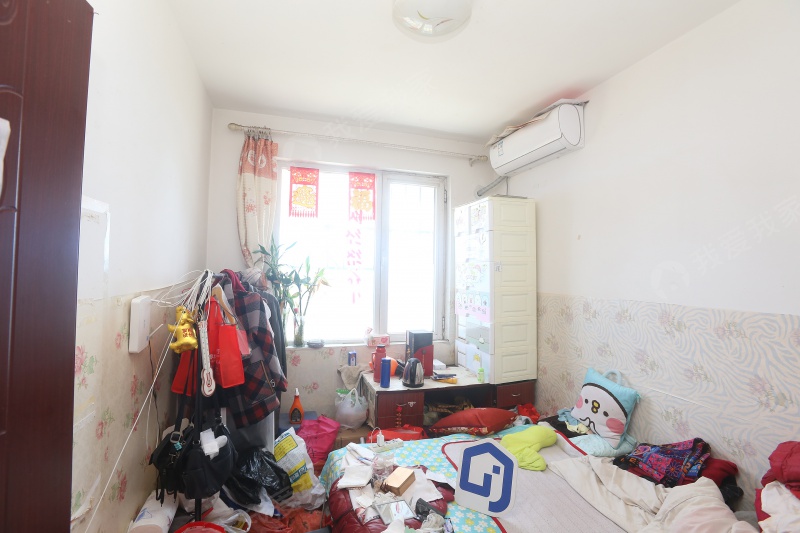 欣荣馨苑 两室，带地下室，中等装修二手房