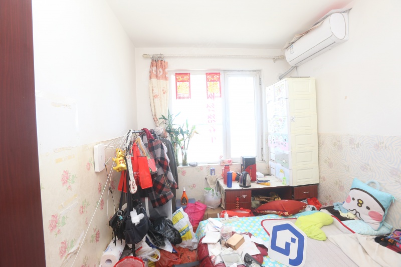欣荣馨苑 两室，带地下室，中等装修二手房