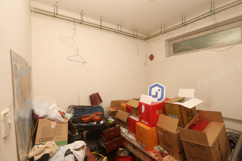 欣荣馨苑 两室，带地下室，中等装修二手房