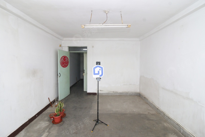 积善里一室一厅，四通八达，近地铁，业主诚心出售价位可商量啊二手房