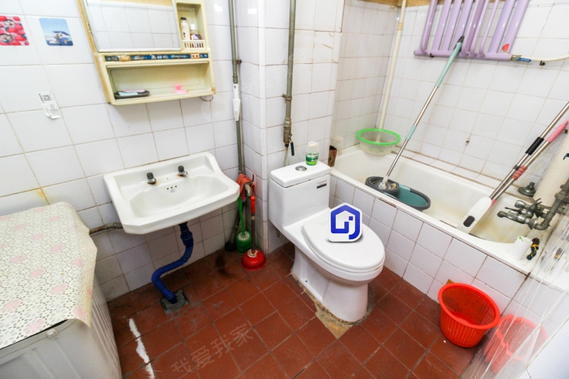 洪湖里地铁礼貌东里，一室一厅，阳面中独，下楼铁站，采光很好二手房