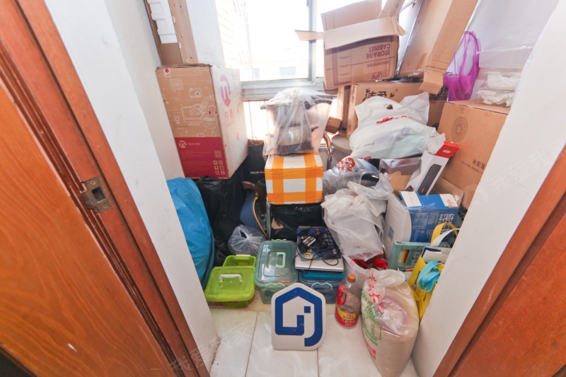 红山里 大面积两室，近尖山路地铁站 满五为一，税费少二手房