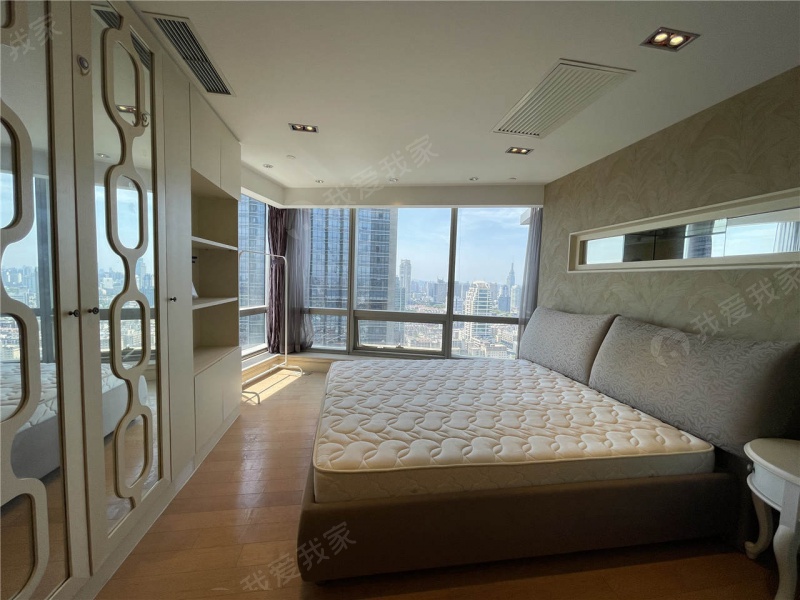 南京我爱我家玄武门金茂汇广场怡景公寓是住宅性质的房屋,落地窗视野