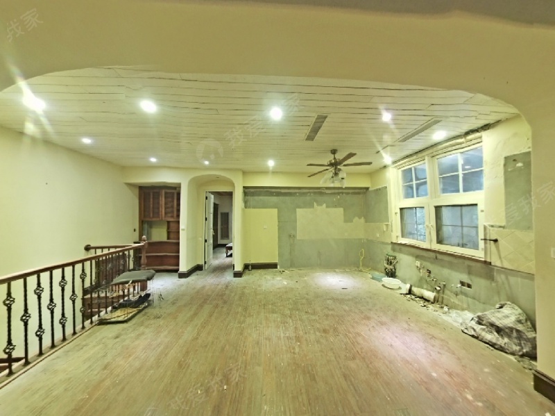 南京我爱我家美仕别墅 双拼 总价低 看房方便 价可谈 大院子